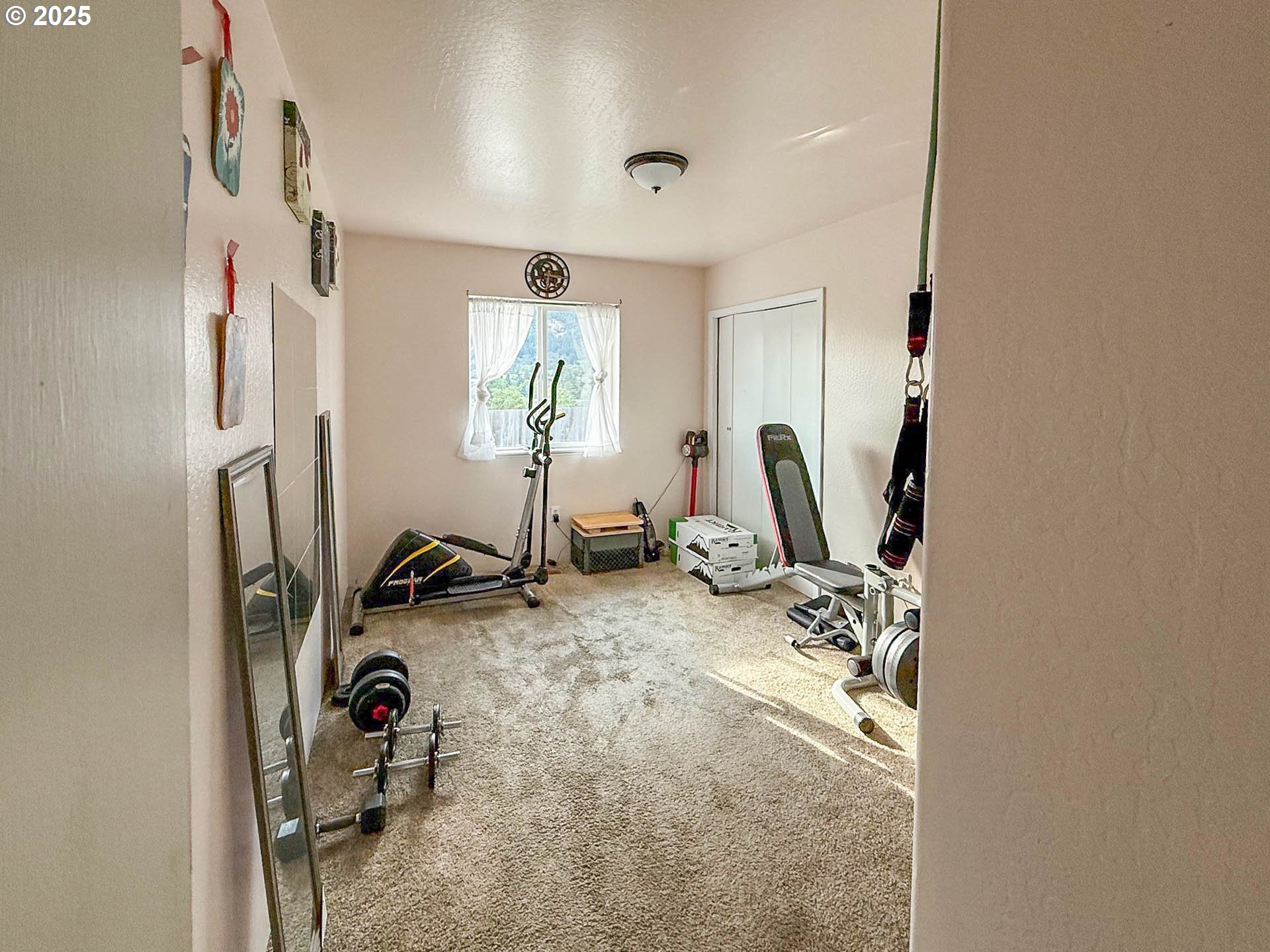 142 NE STEVENSON CT