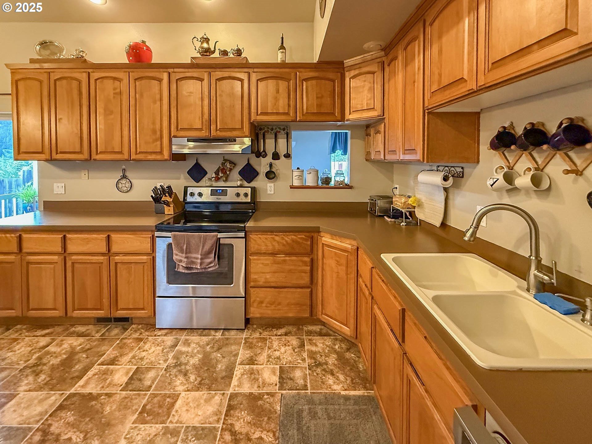 142 NE STEVENSON CT