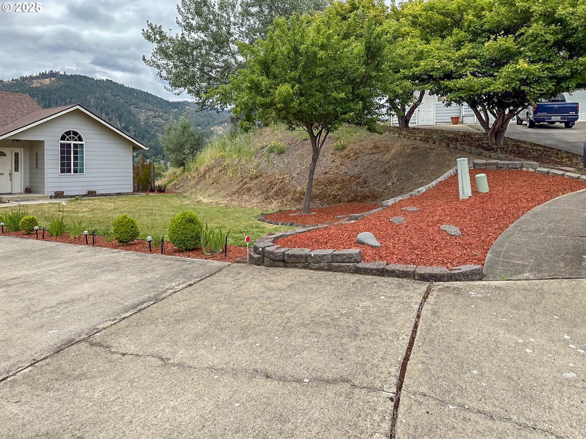 142 NE STEVENSON CT