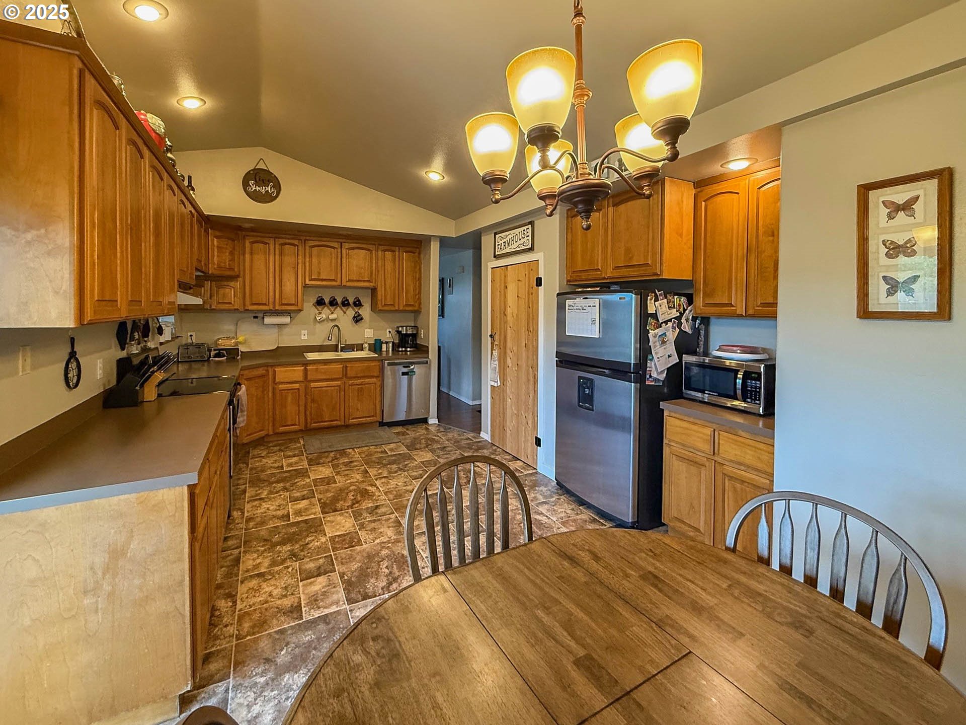 142 NE STEVENSON CT