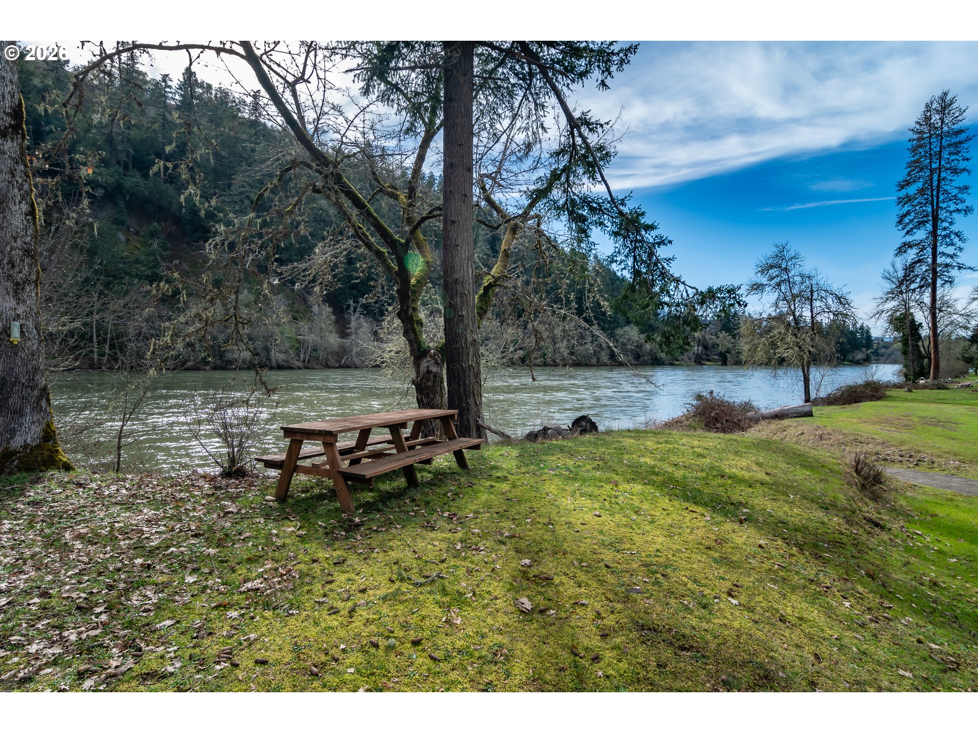 82 N RIVER DR