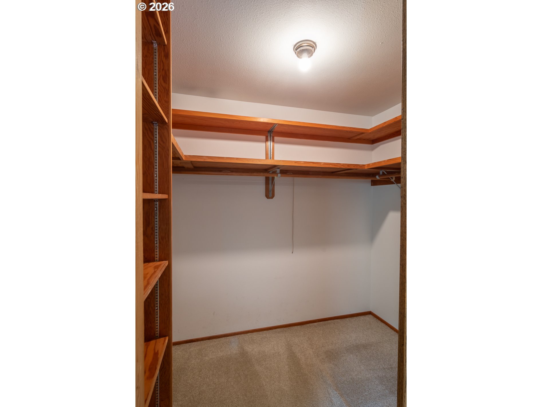 82 N RIVER DR