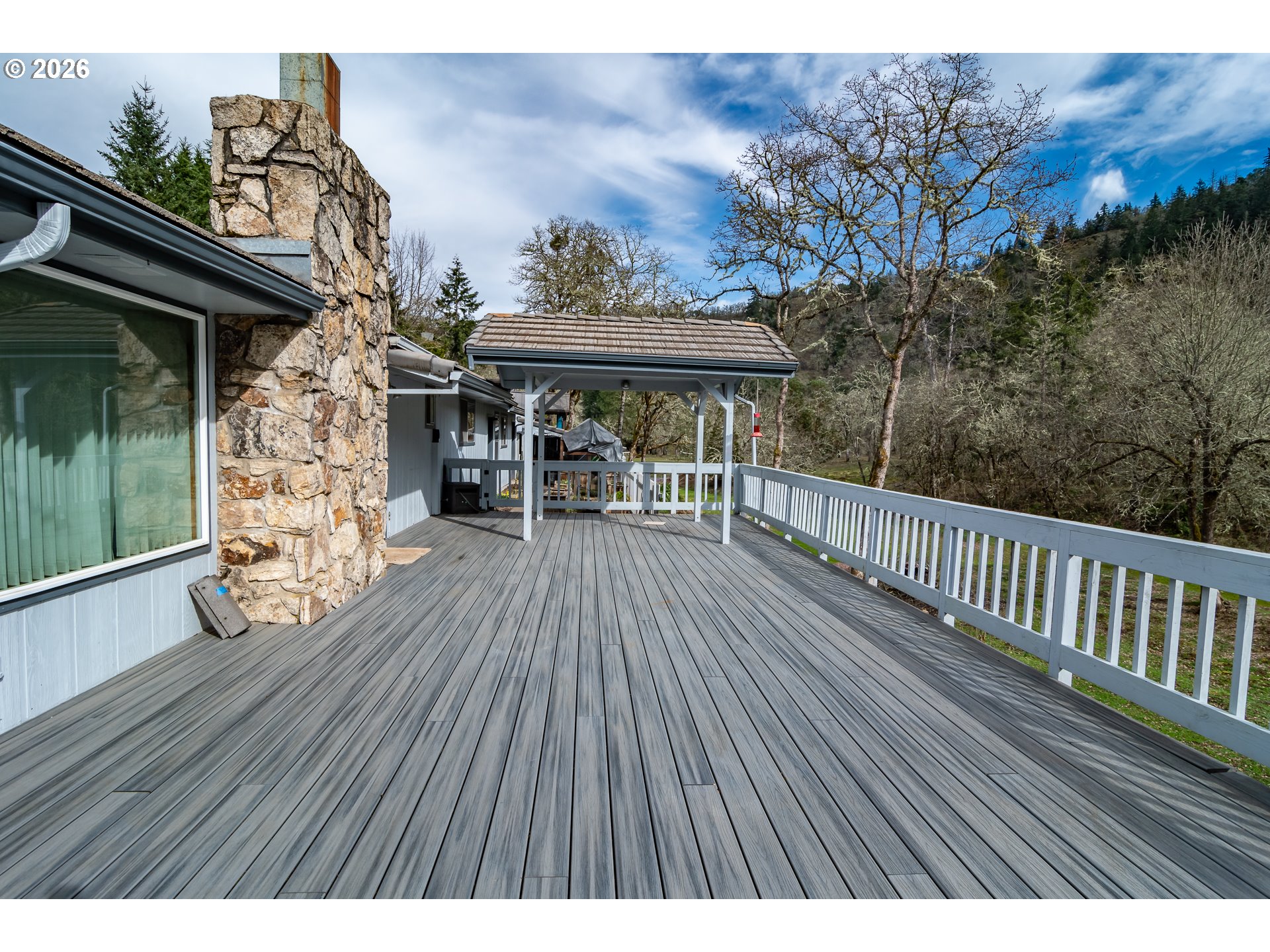 82 N RIVER DR