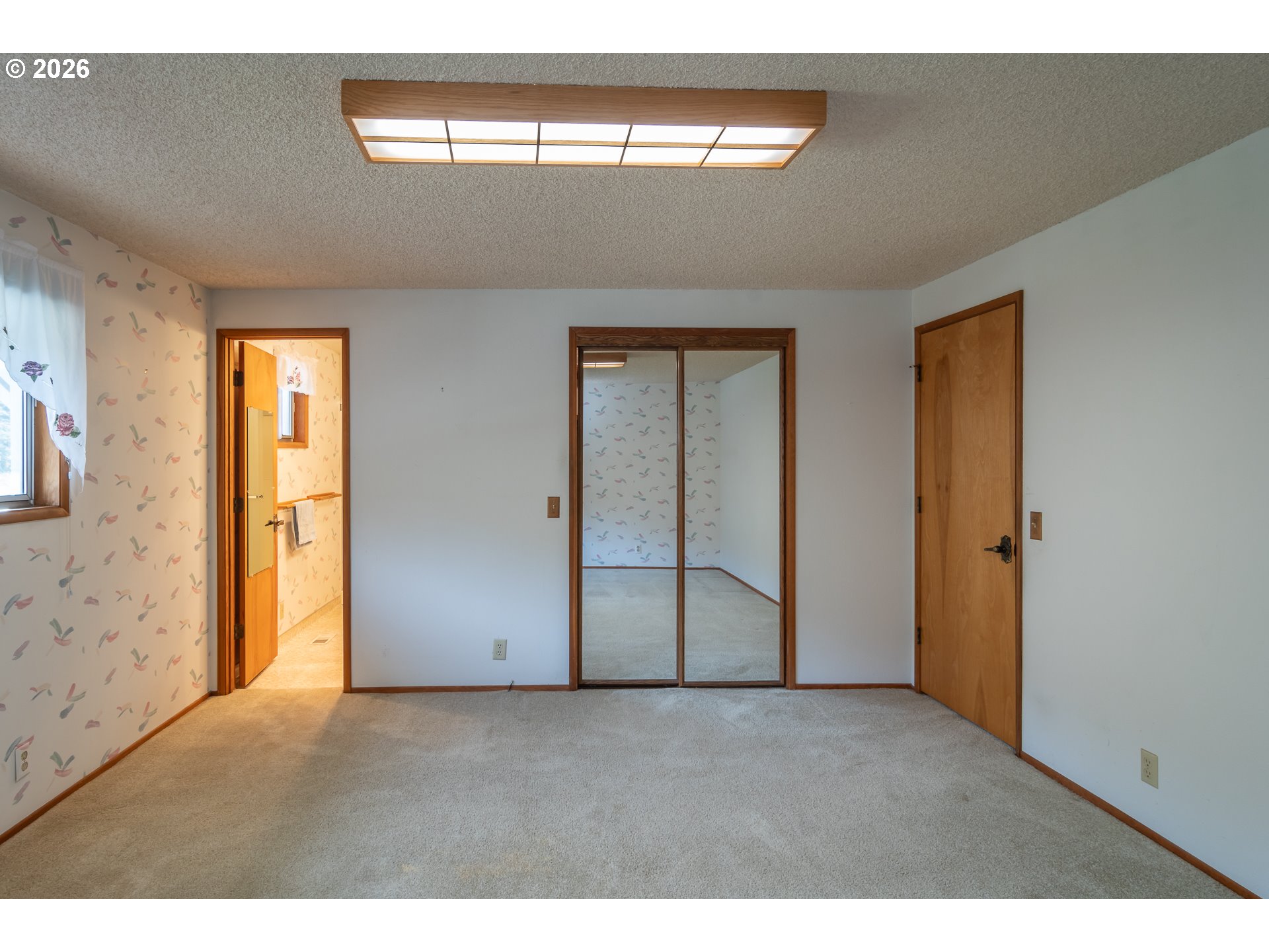 82 N RIVER DR