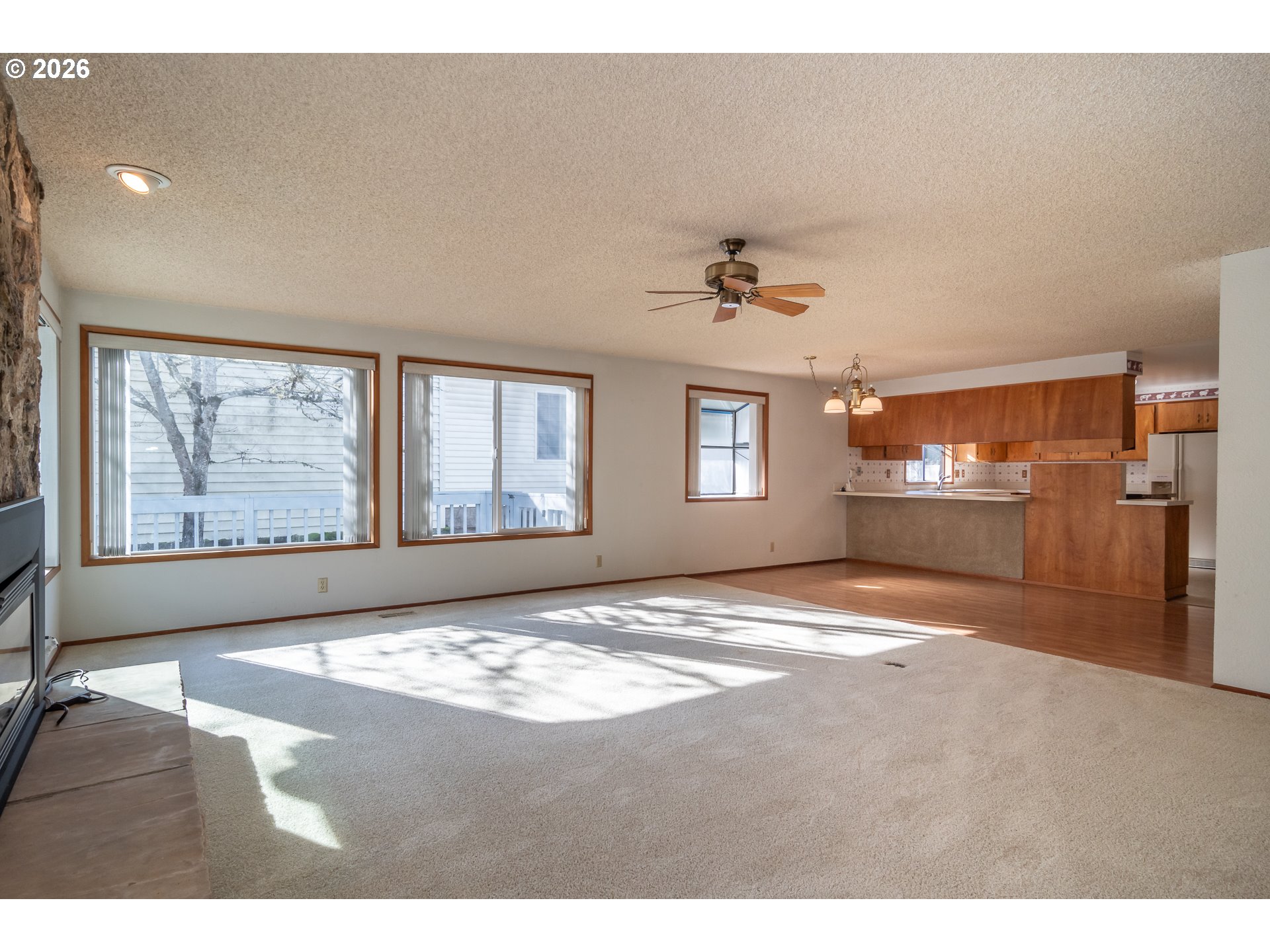 82 N RIVER DR