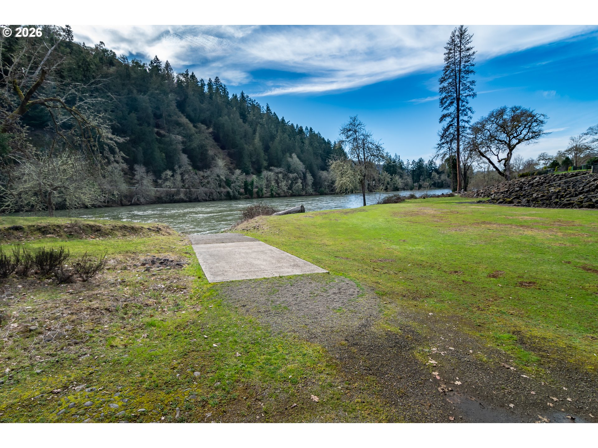 82 N RIVER DR