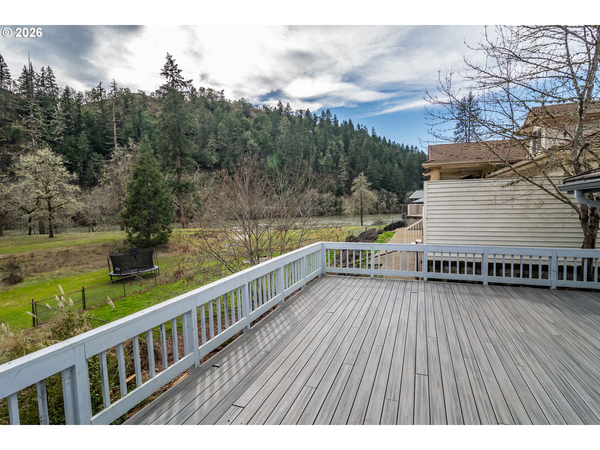 82 N RIVER DR