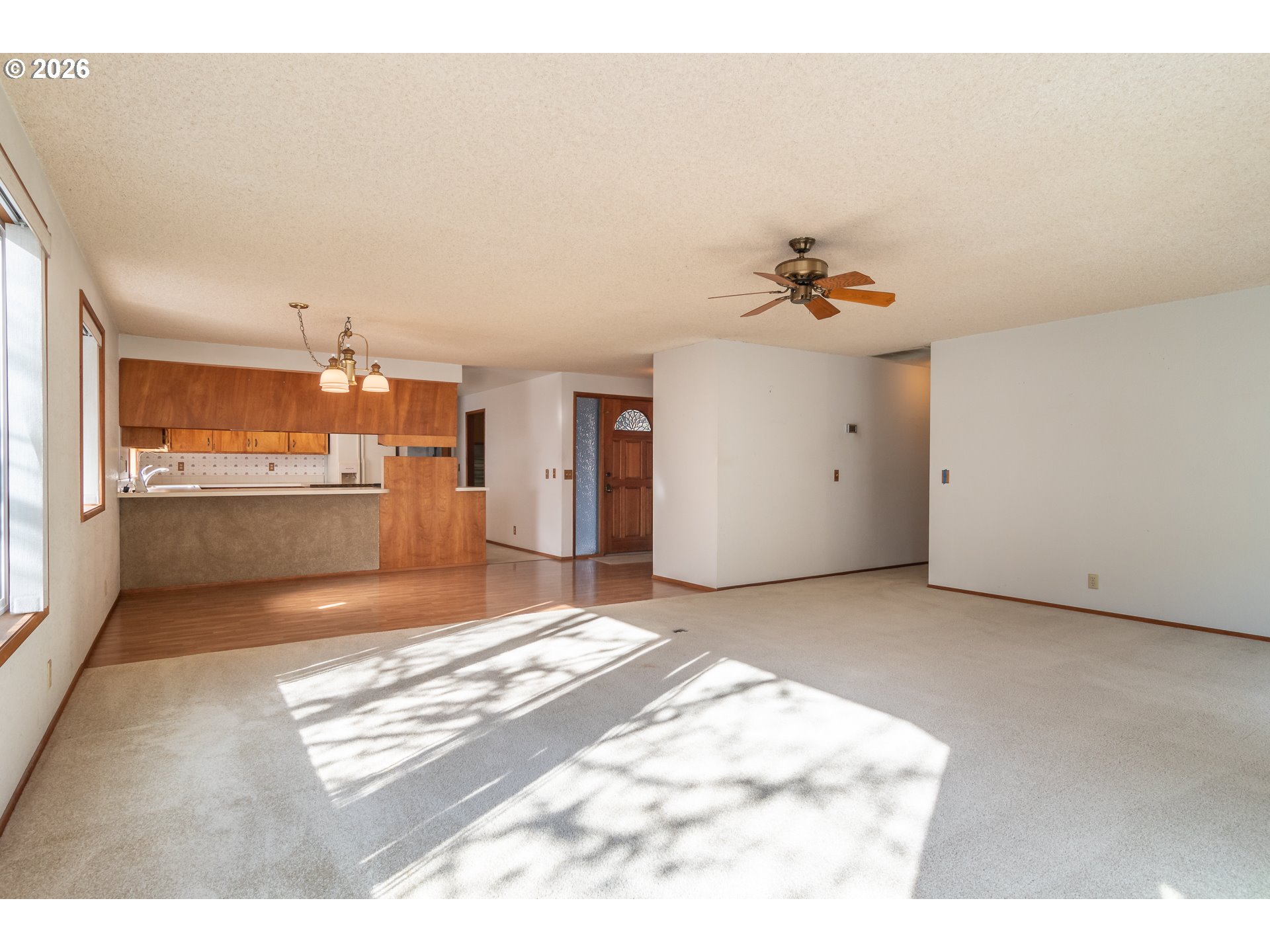 82 N RIVER DR