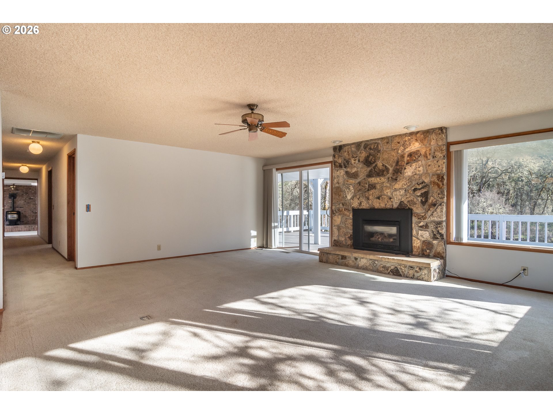 82 N RIVER DR