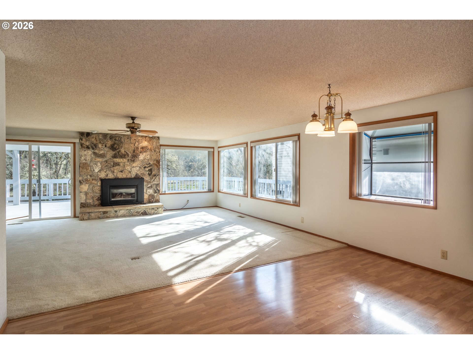 82 N RIVER DR