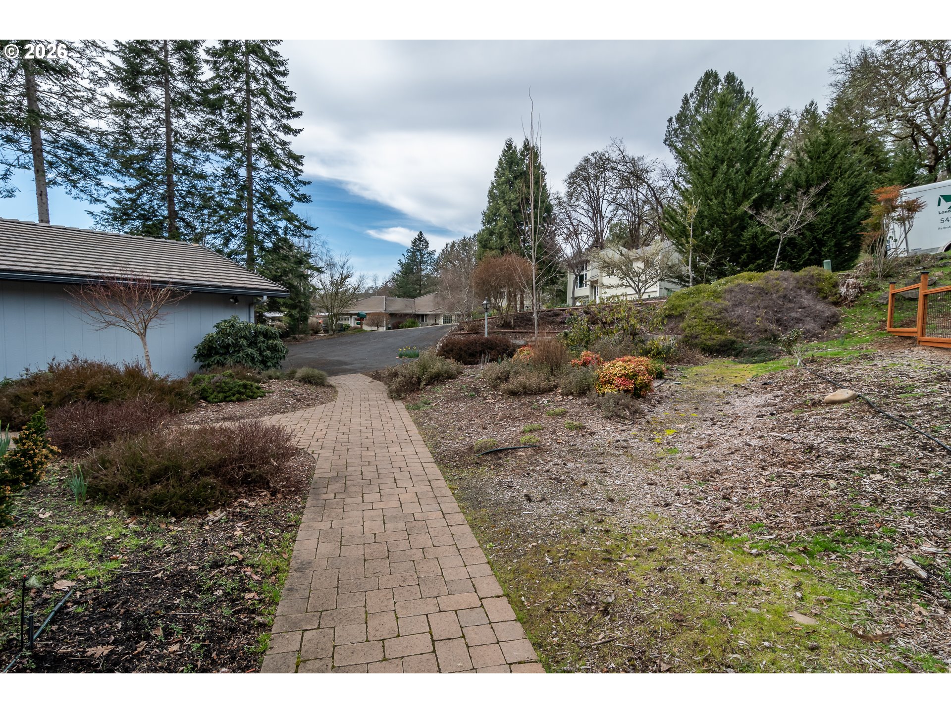 82 N RIVER DR