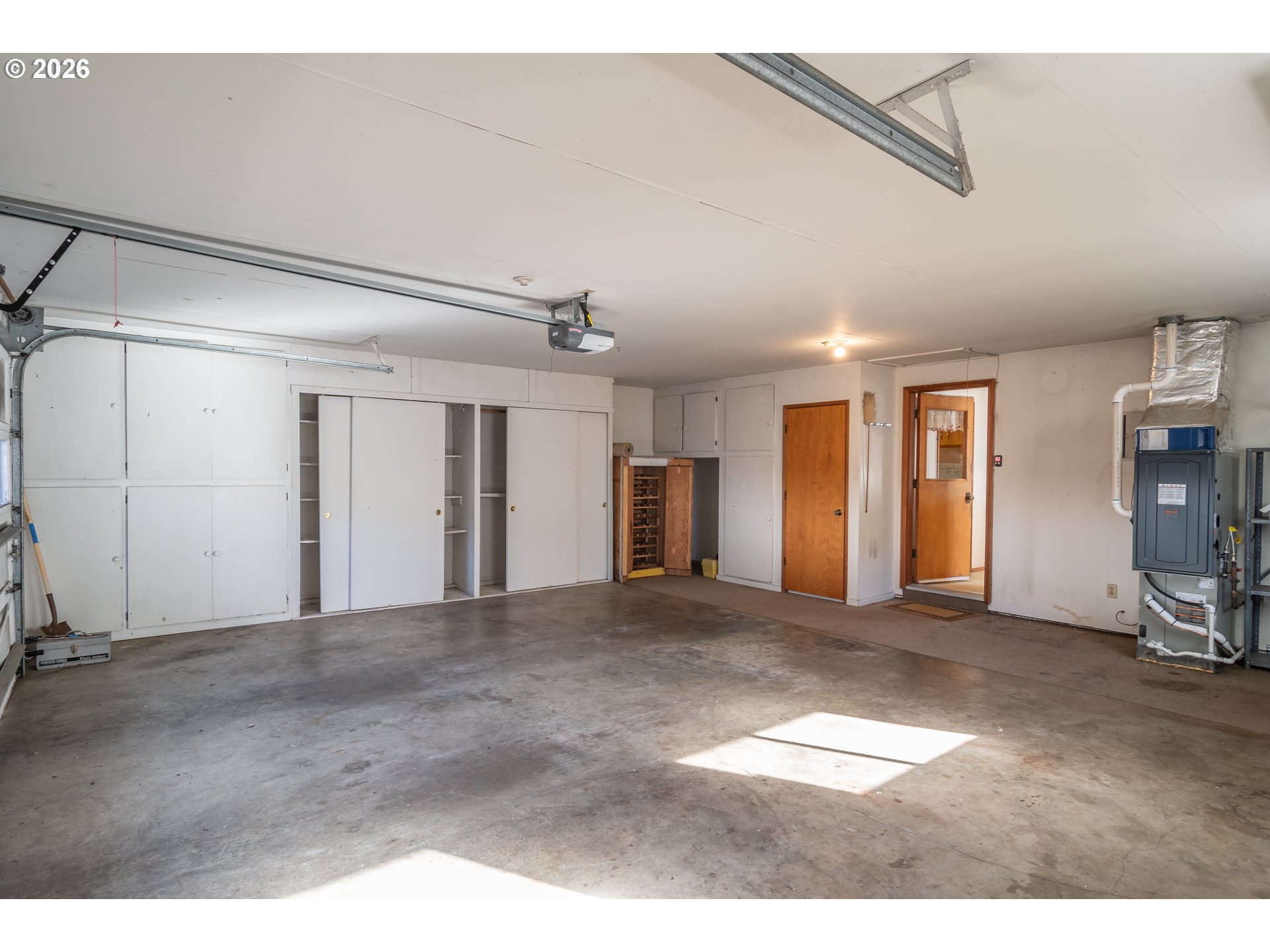 82 N RIVER DR