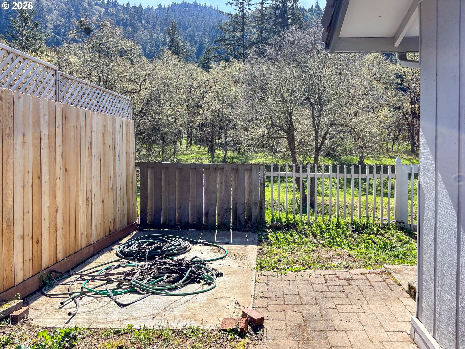 82 N RIVER DR