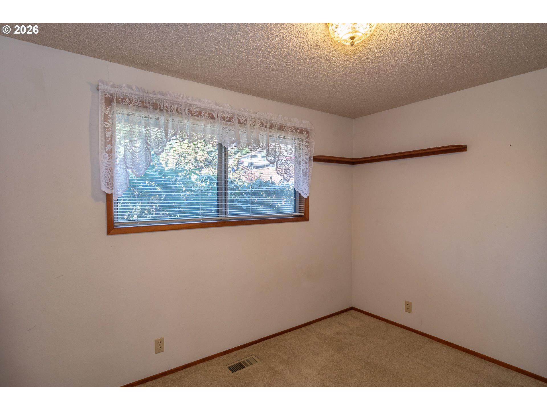 82 N RIVER DR