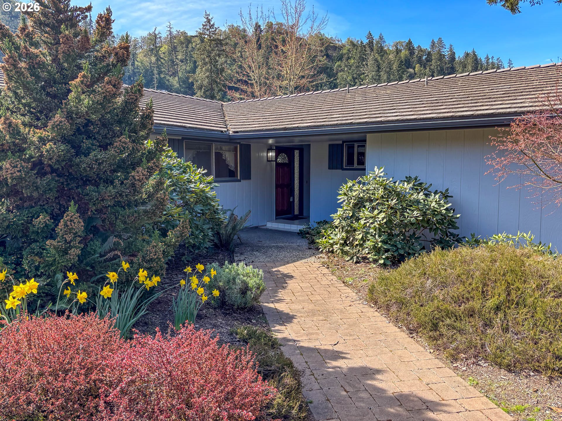 82 N RIVER DR