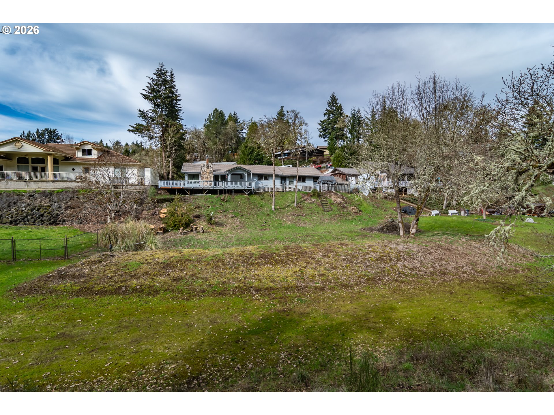 82 N RIVER DR