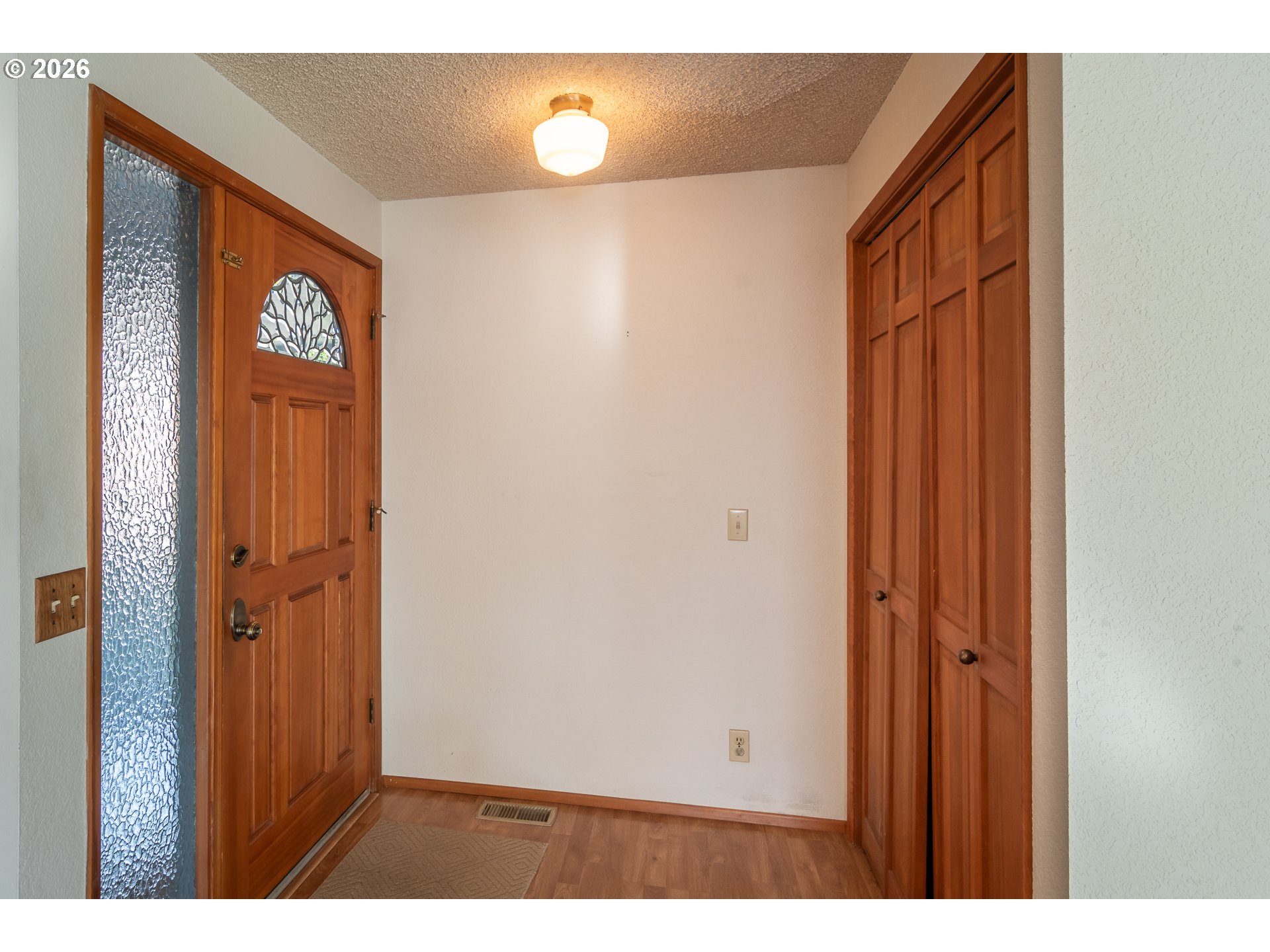 82 N RIVER DR