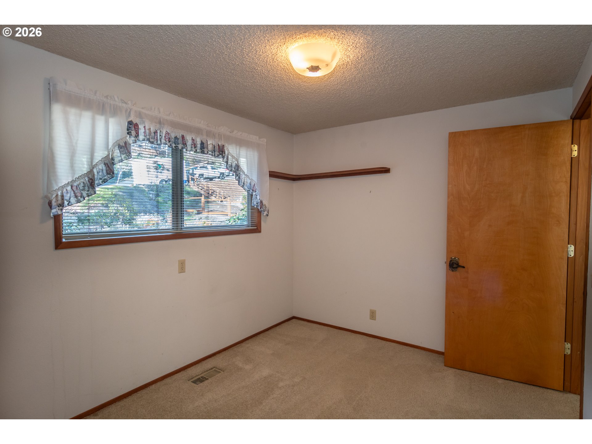 82 N RIVER DR