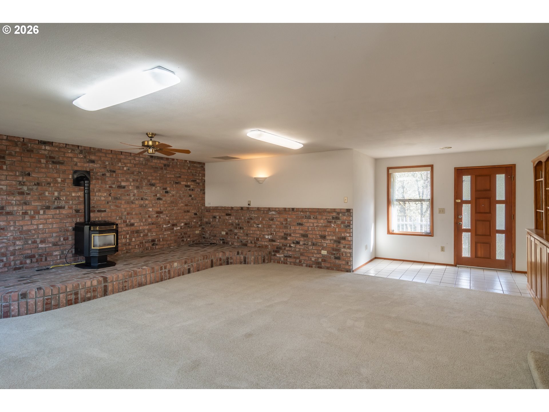 82 N RIVER DR