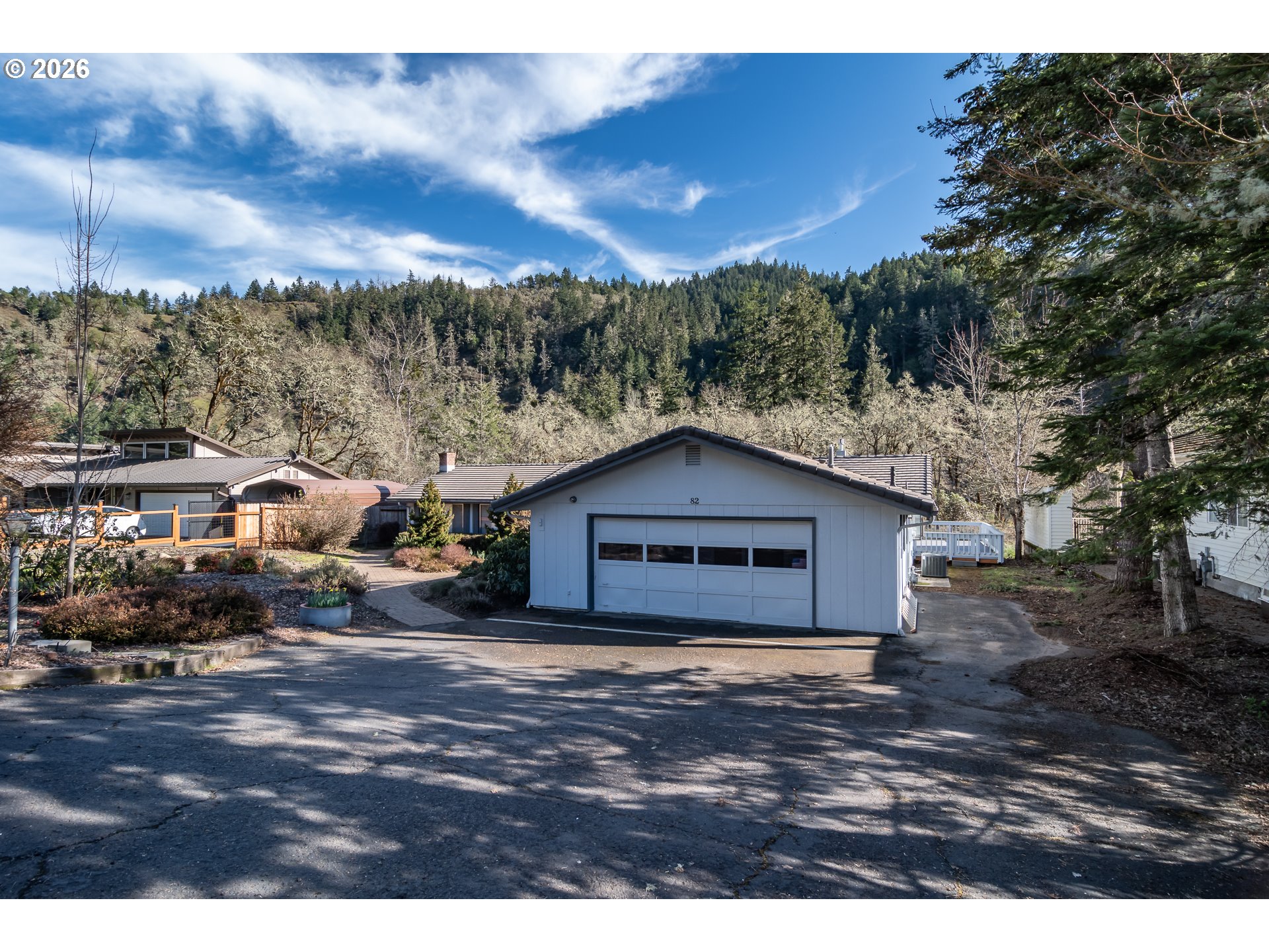 82 N RIVER DR