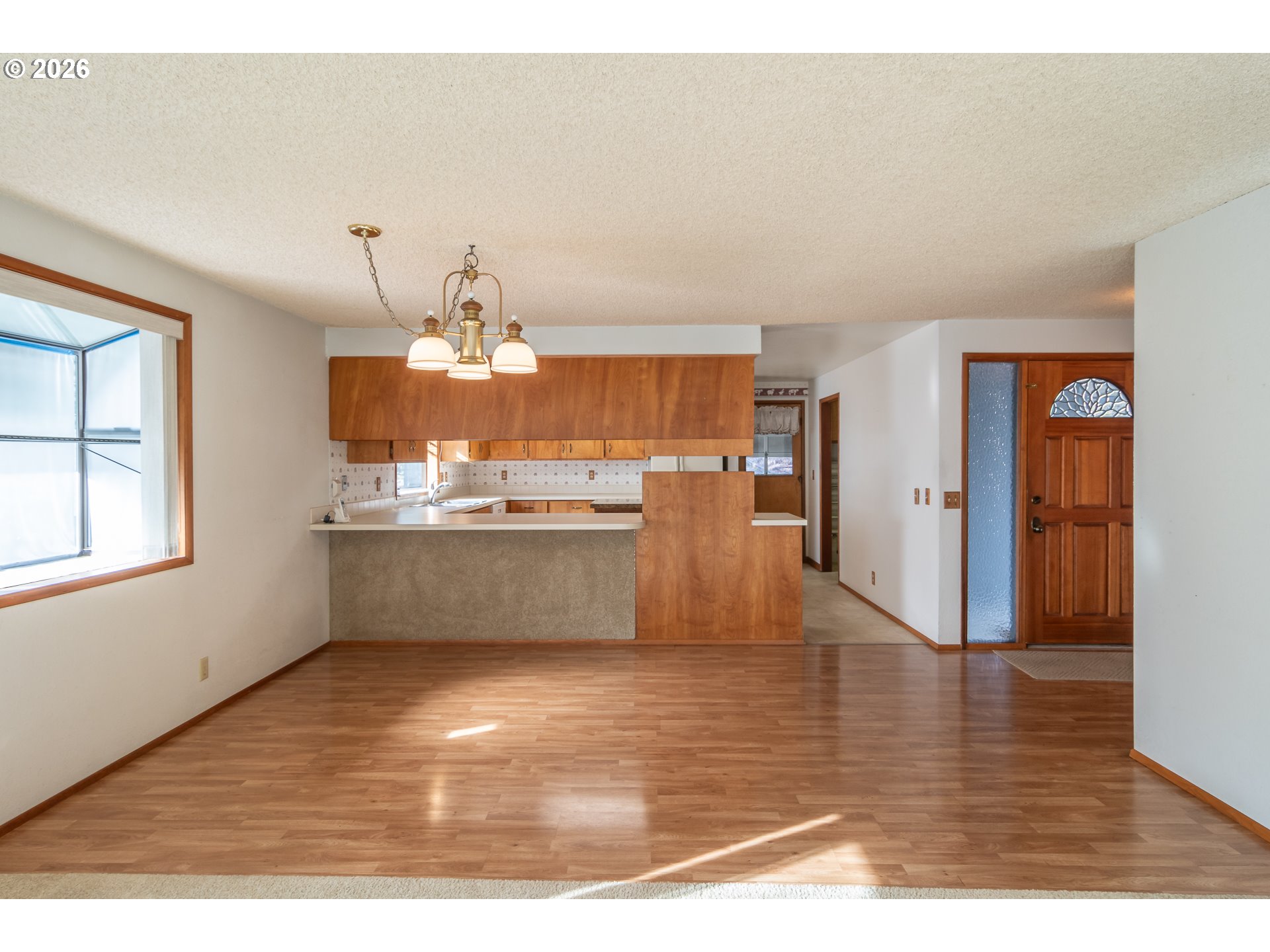 82 N RIVER DR