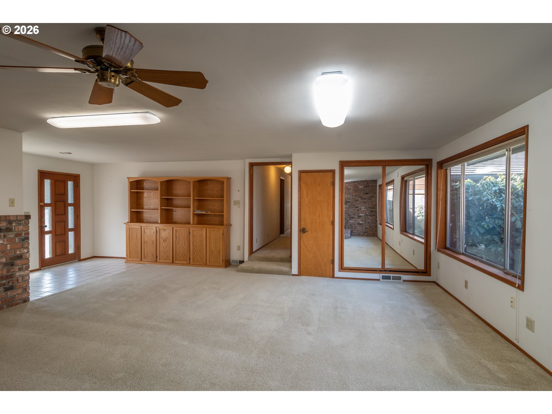 82 N RIVER DR