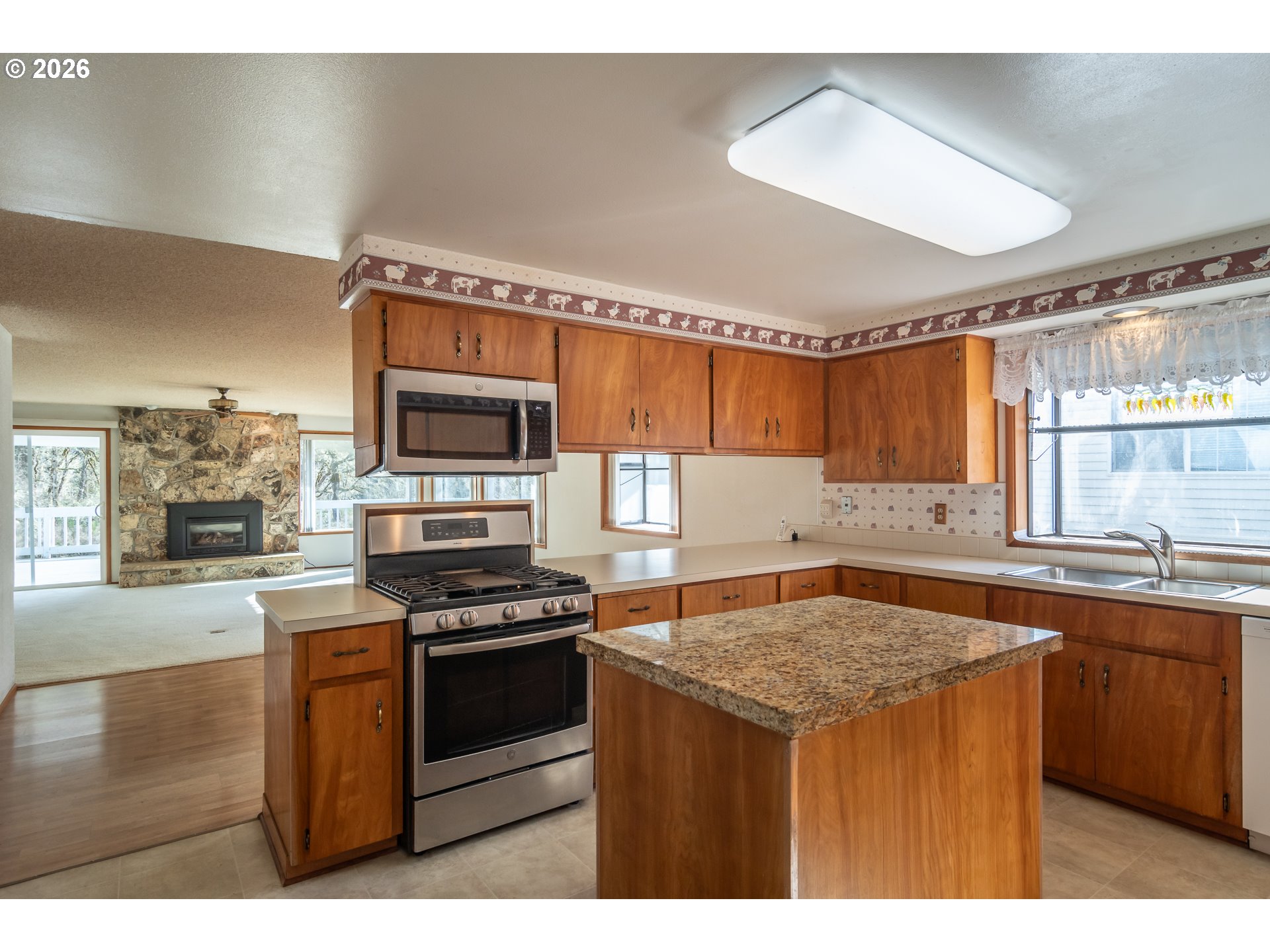 82 N RIVER DR