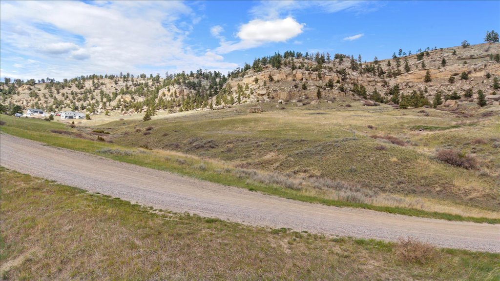 8925 Picnic Rock Trail
