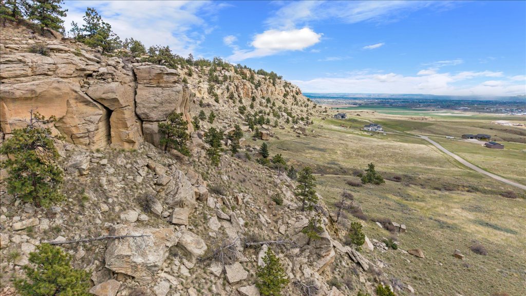 8925 Picnic Rock Trail