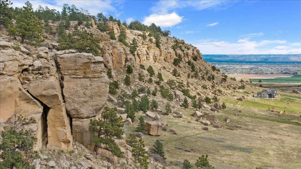 8925 Picnic Rock Trail