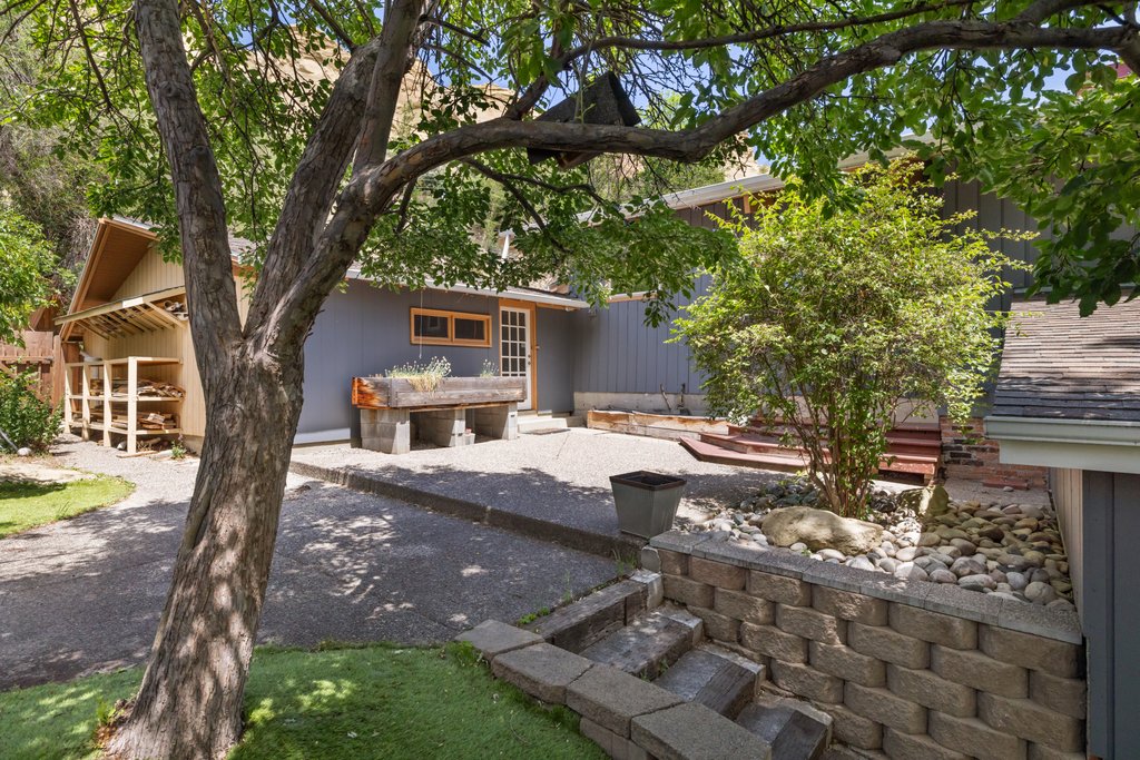 194 Mountain View Boulevard