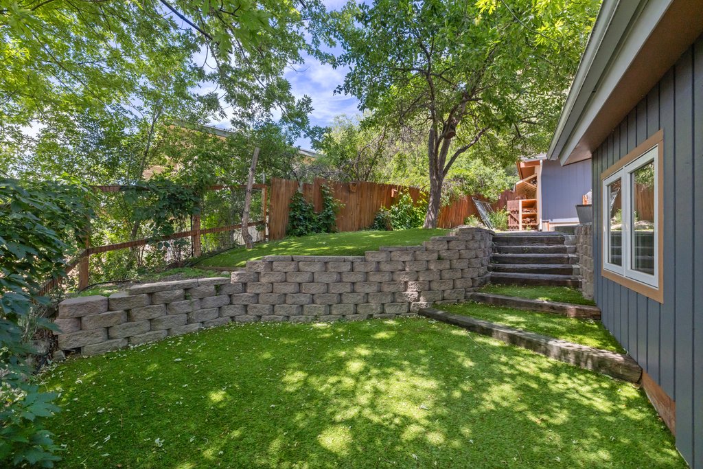 194 Mountain View Boulevard