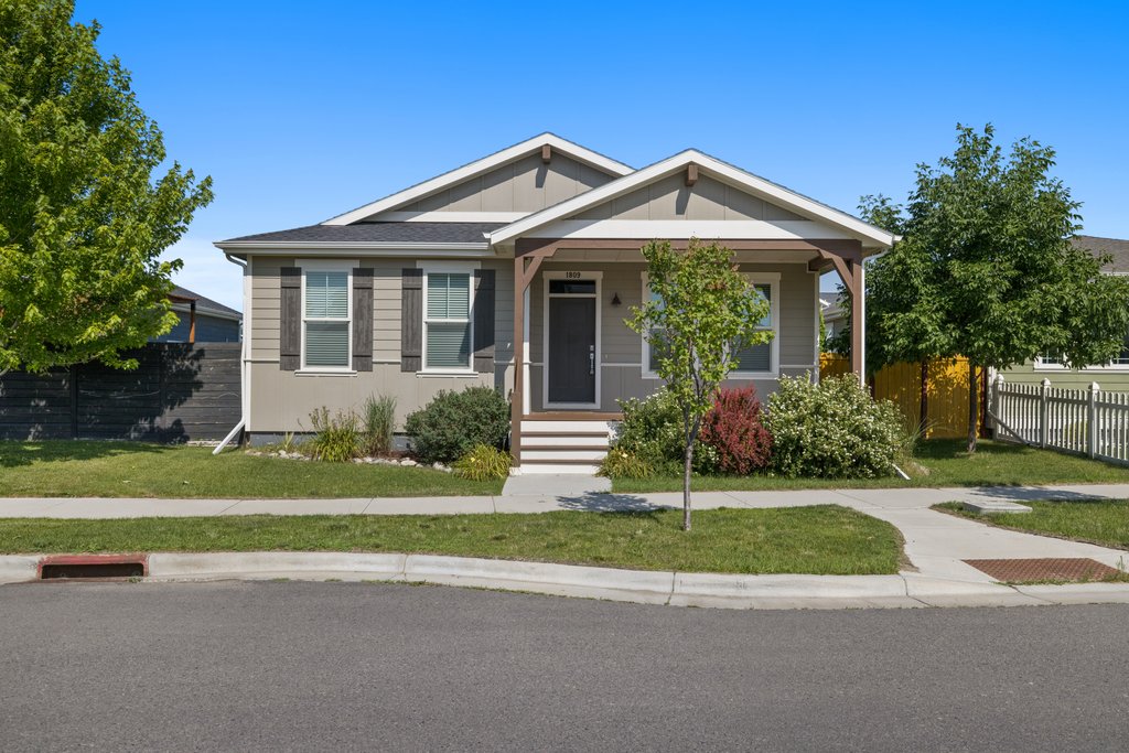 1809 Annas Garden Ln
