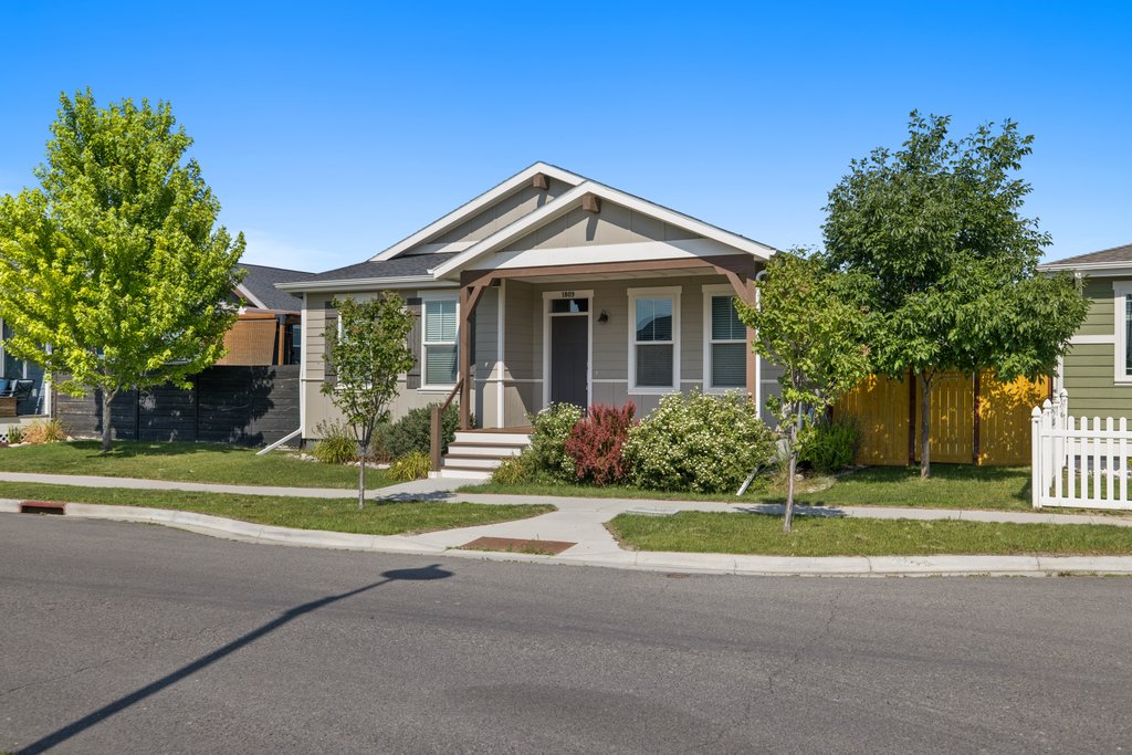 1809 Annas Garden Ln