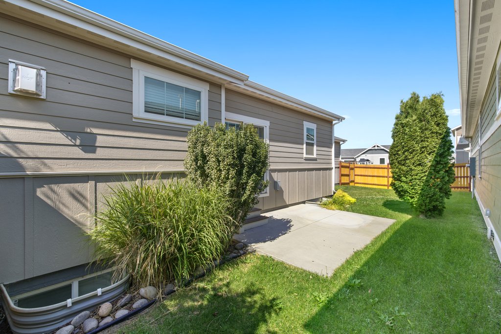 1809 Annas Garden Ln