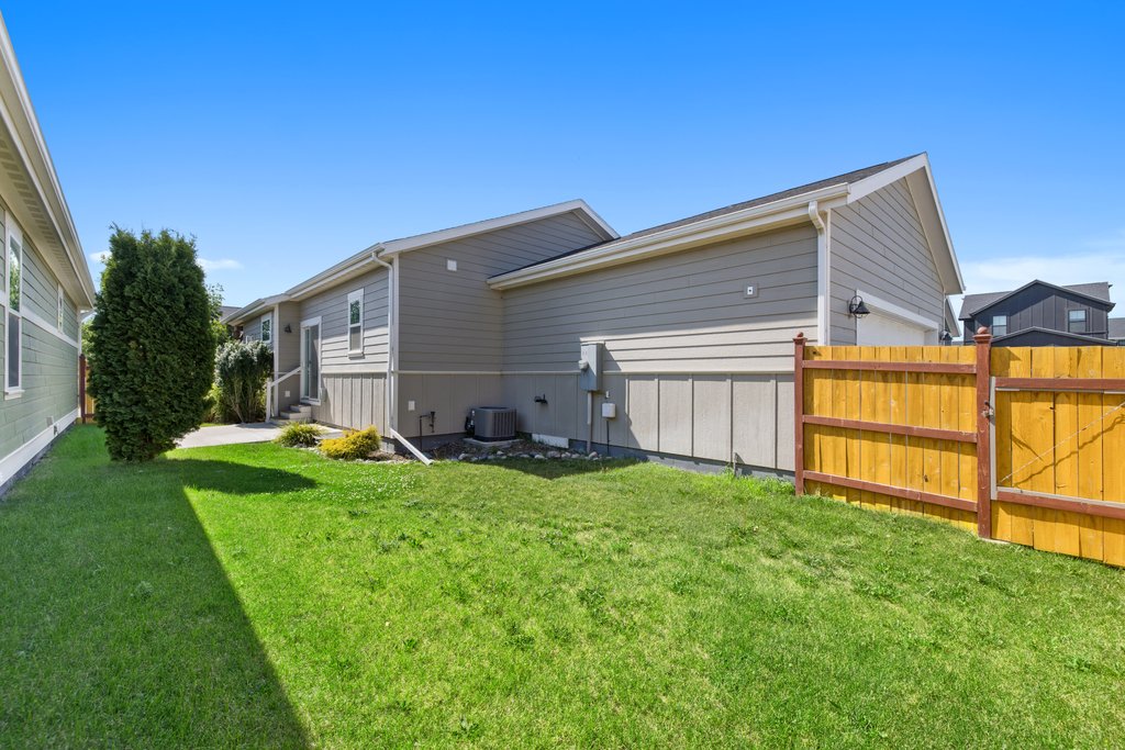 1809 Annas Garden Ln