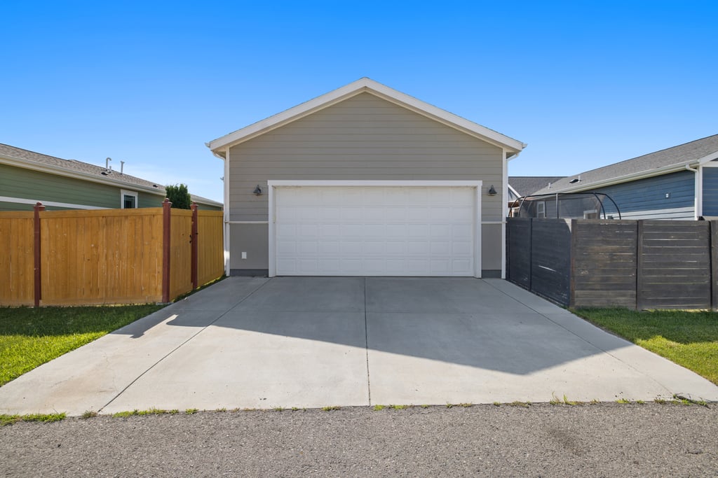 1809 Annas Garden Ln