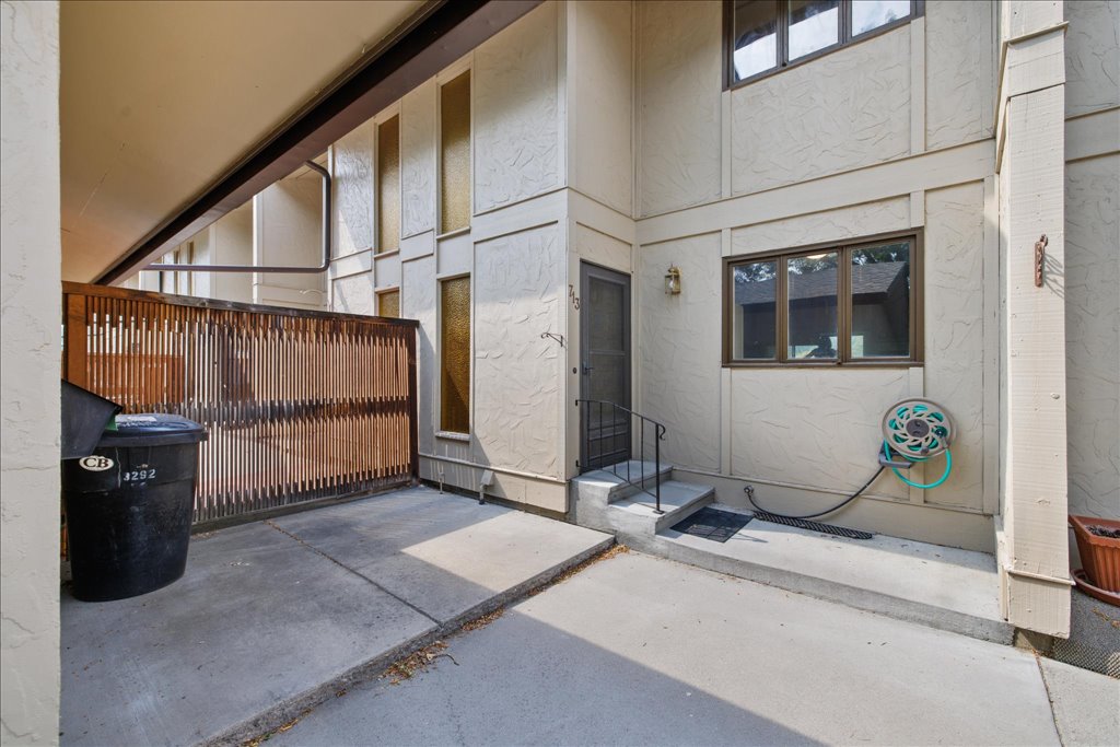 713 Beverly Hill Boulevard