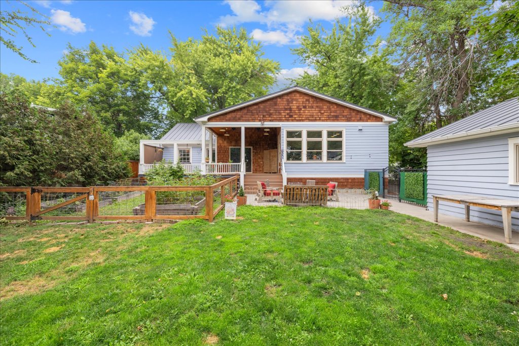 934 Poly Dr