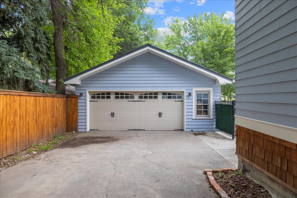 934 Poly Dr
