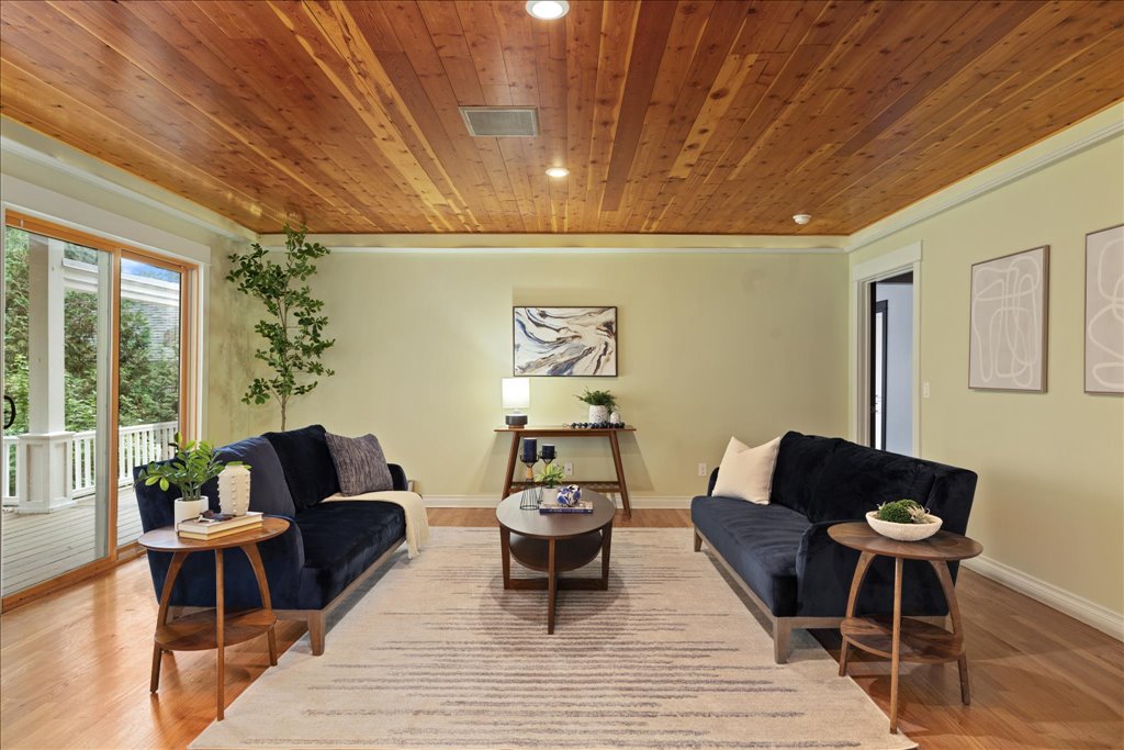 934 Poly Dr