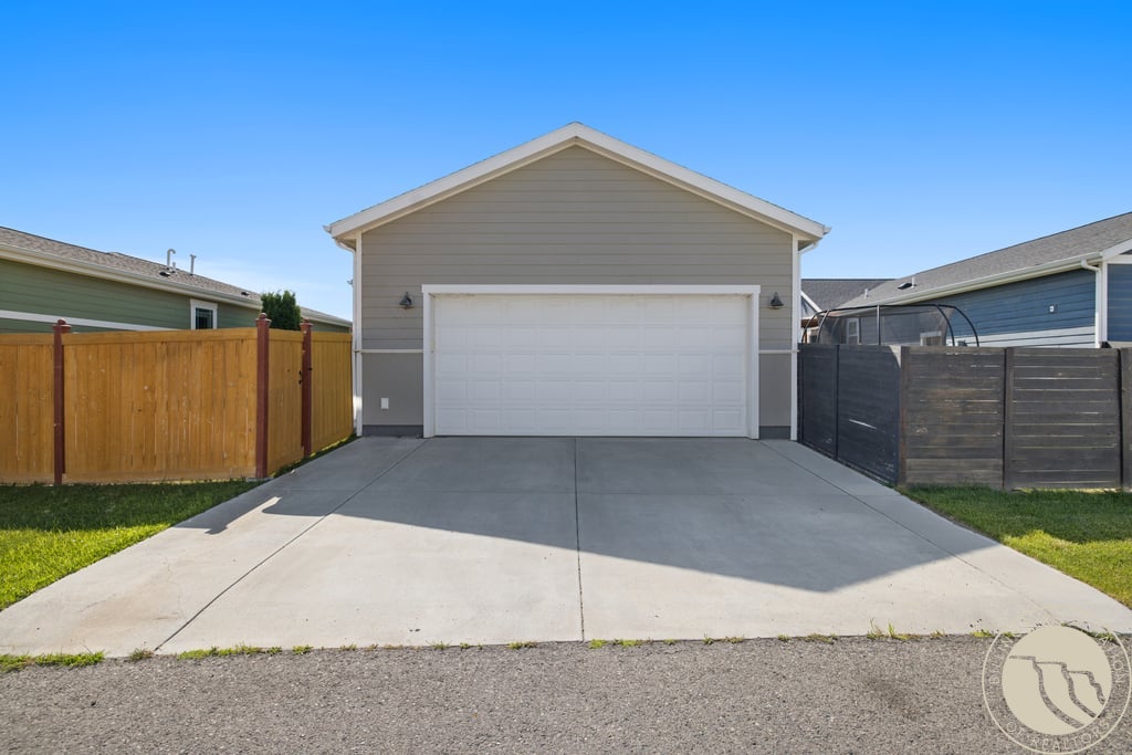 1809 Annas Garden Ln
