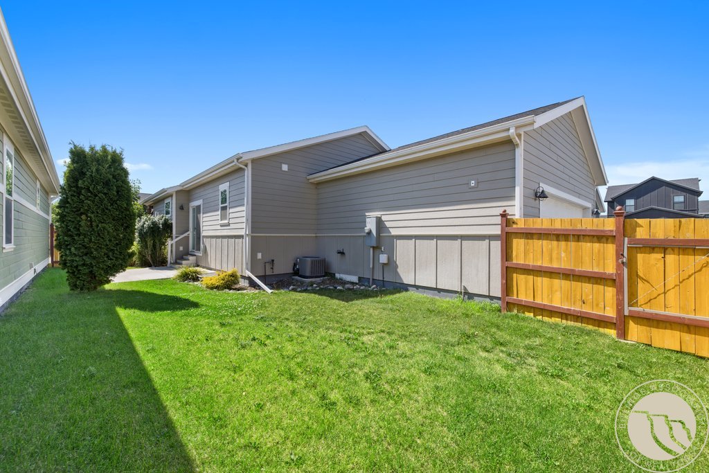 1809 Annas Garden Ln