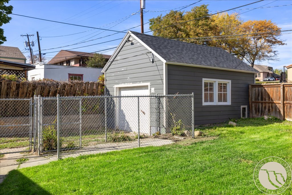 627 Alderson Ave