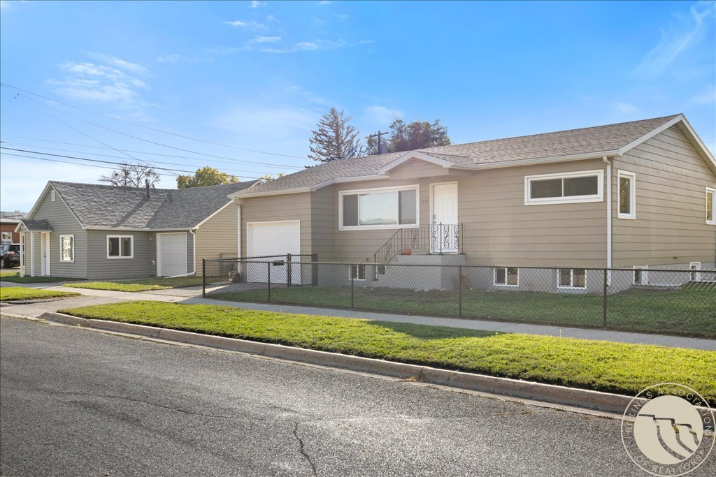 1420 7th Street W