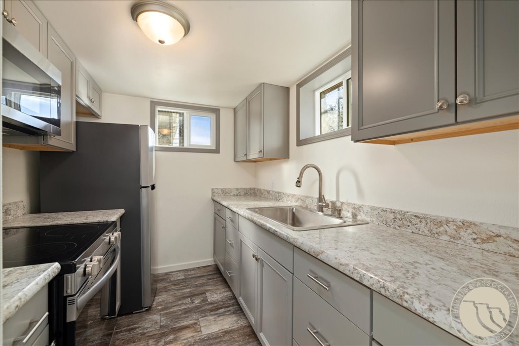 1420 7th Street W