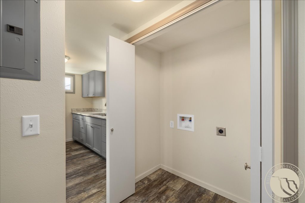1420 7th Street W