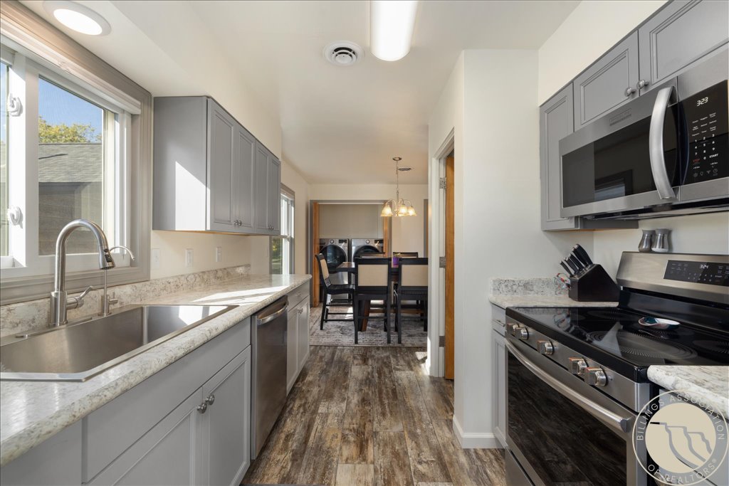 1420 7th Street W