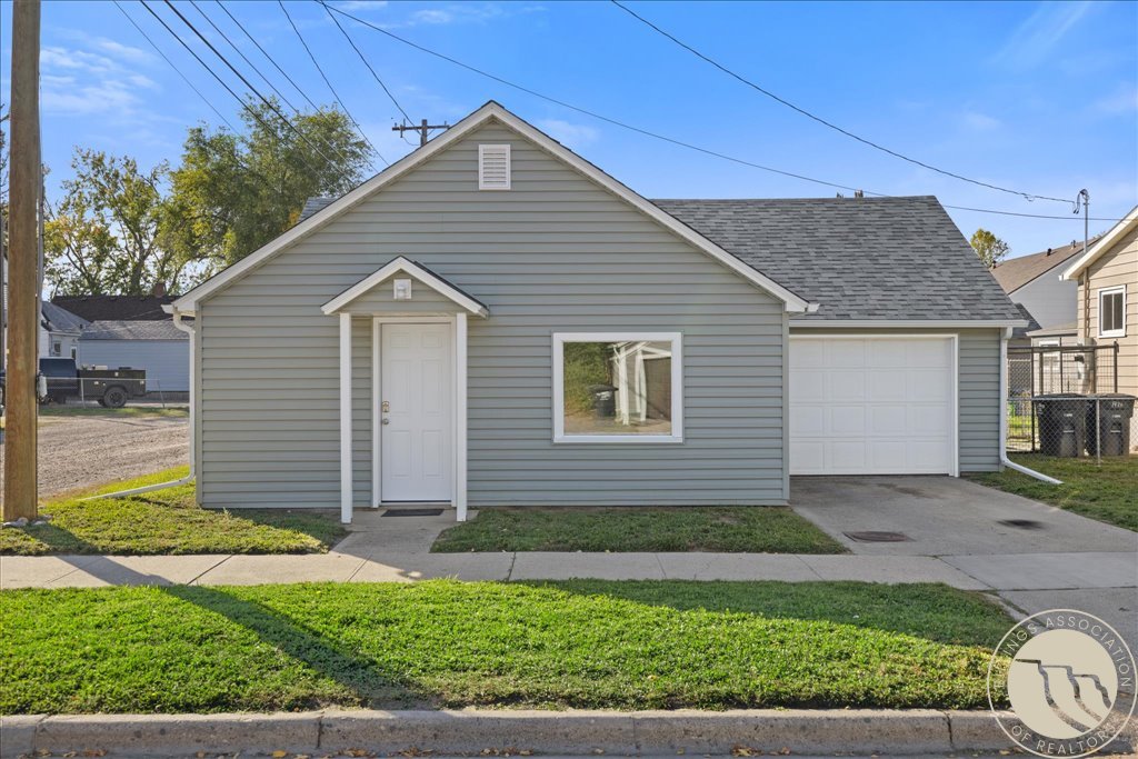 1420 7th Street W