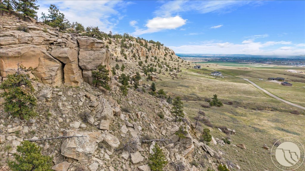 8925 Picnic Rock Trail